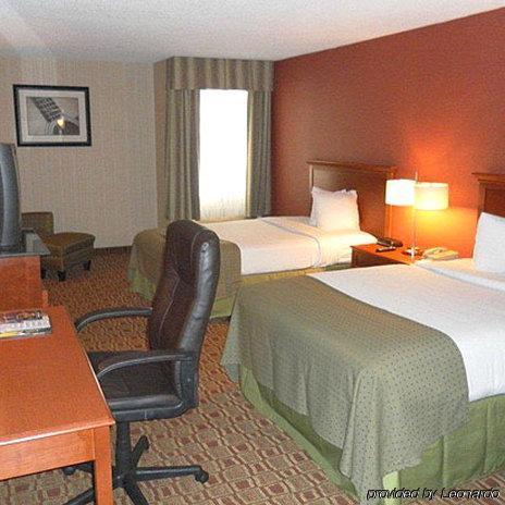 Clarion Hotel & Suites Conference Center Memphis Airport Værelse billede