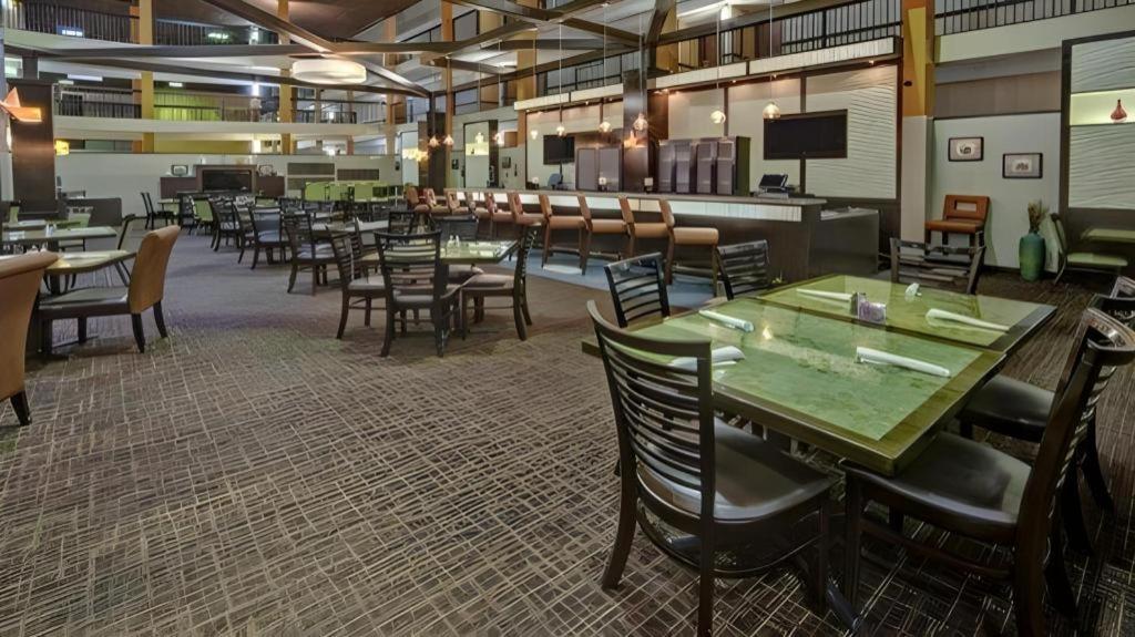 Clarion Hotel & Suites Conference Center Memphis Airport Eksteriør billede